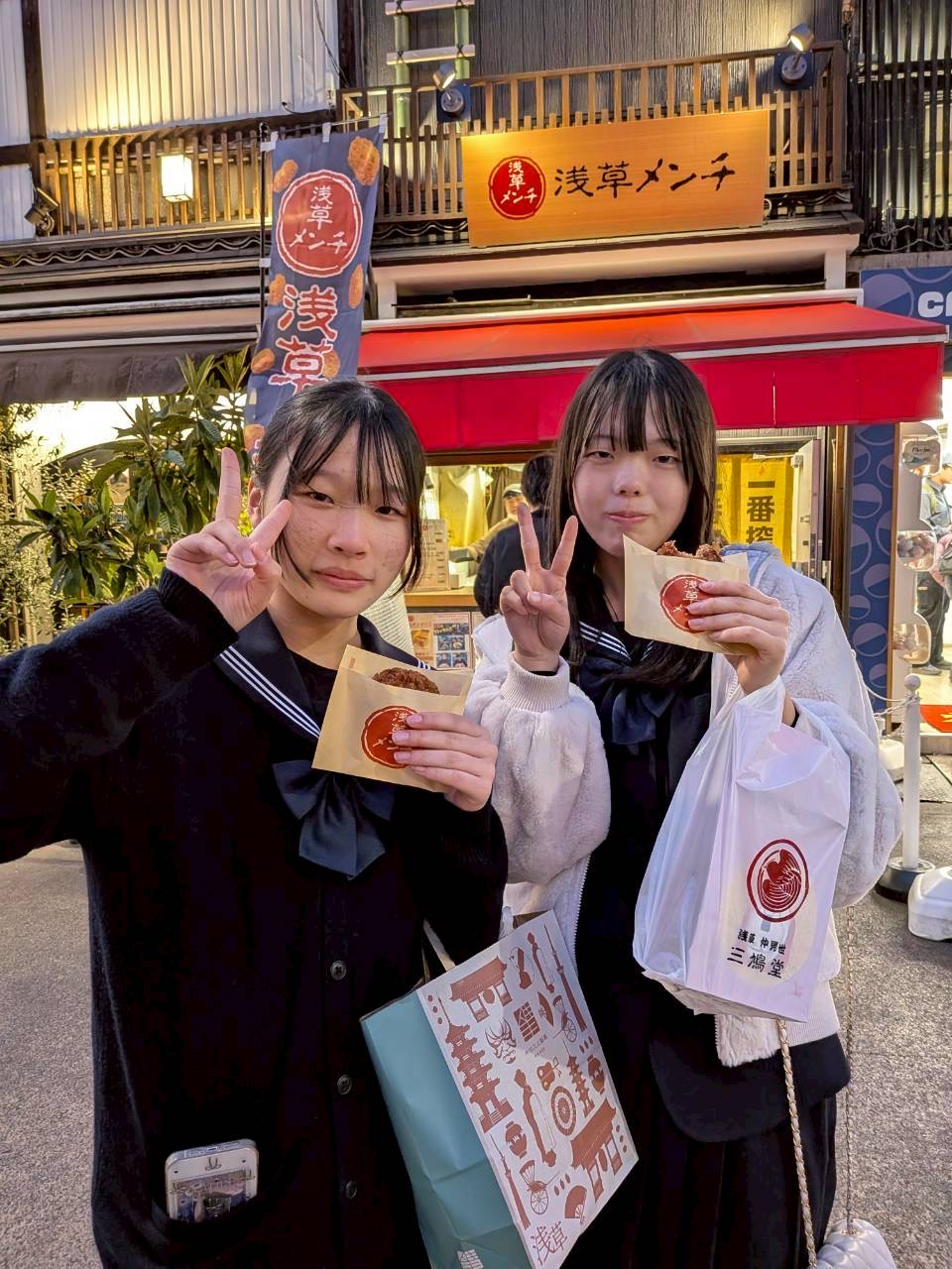 BB6A8D35-0F57-494B-9935-BAAACB4F8E65