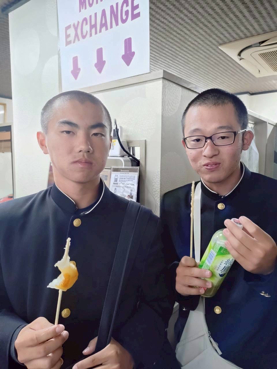 33C9C7BD-F446-4D88-B32D-2C9593BD5673