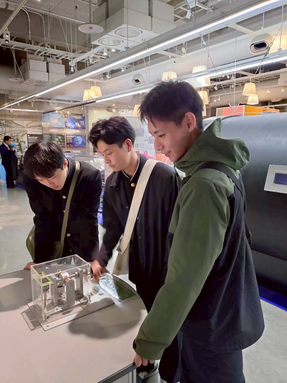 2DEBAFD7-F544-4309-8148-CBDB978C48F3