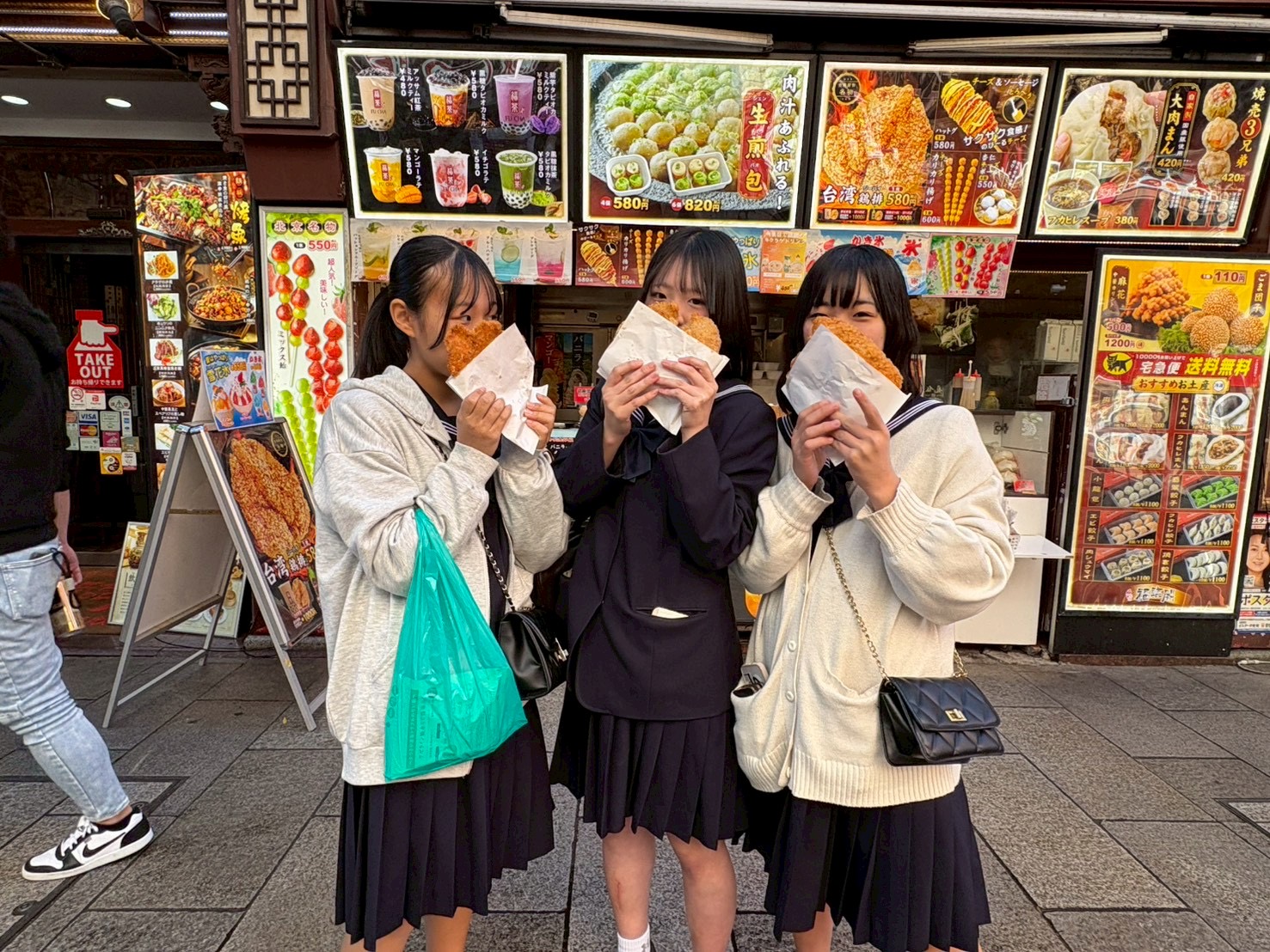 F2746E8C-B714-4650-B8B9-D8A3A83CFECE