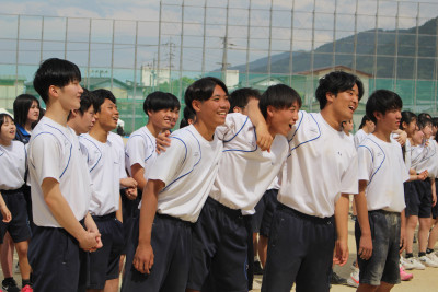校歌斉唱